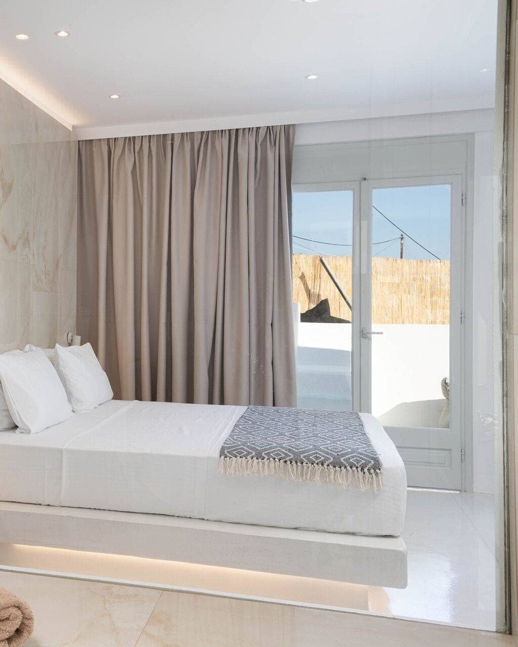 Bedroom opening onto the caldera